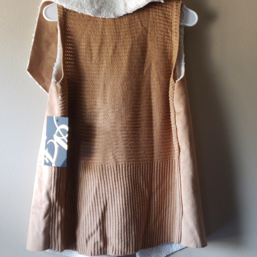 Vest - Picture 3 of 7
